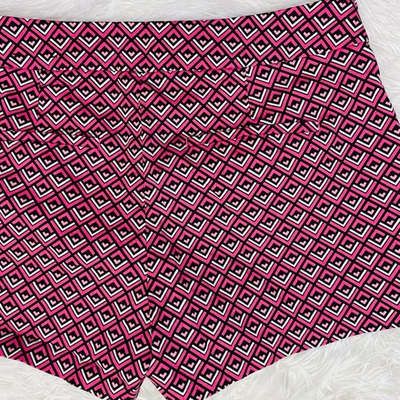 Express Retro Low Rise Pink Geometric Printed Shorts - Picture 3 of 7